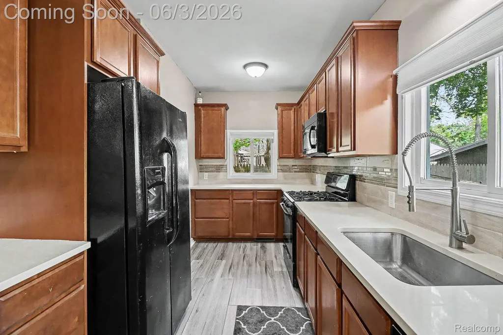 2512 Grandview Boulevard Waterford Charter Township MI 48329