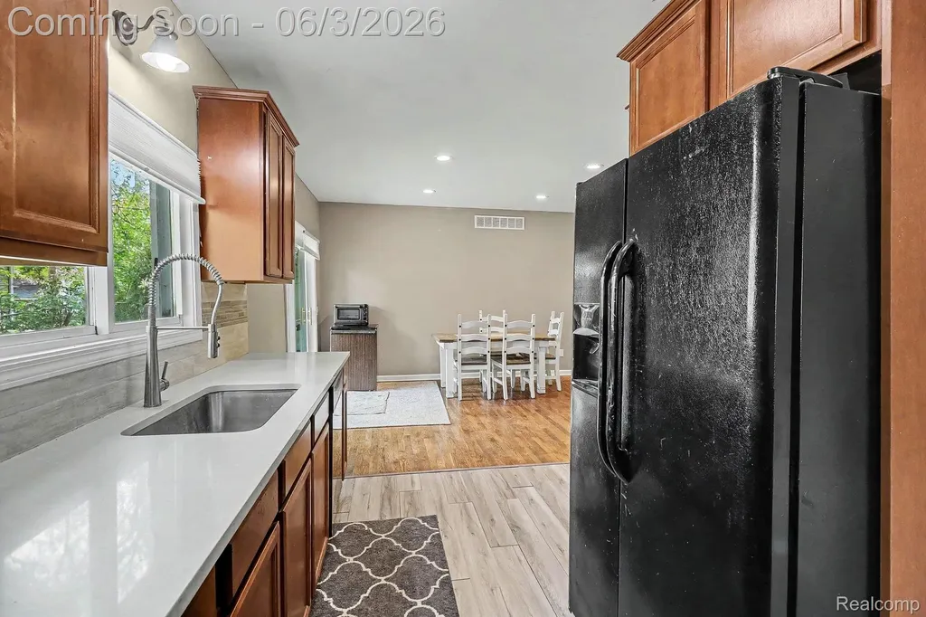 2512 Grandview Boulevard Waterford Charter Township MI 48329