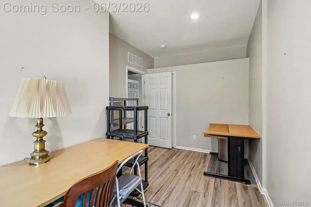 2512 Grandview Boulevard Waterford Charter Township MI 48329