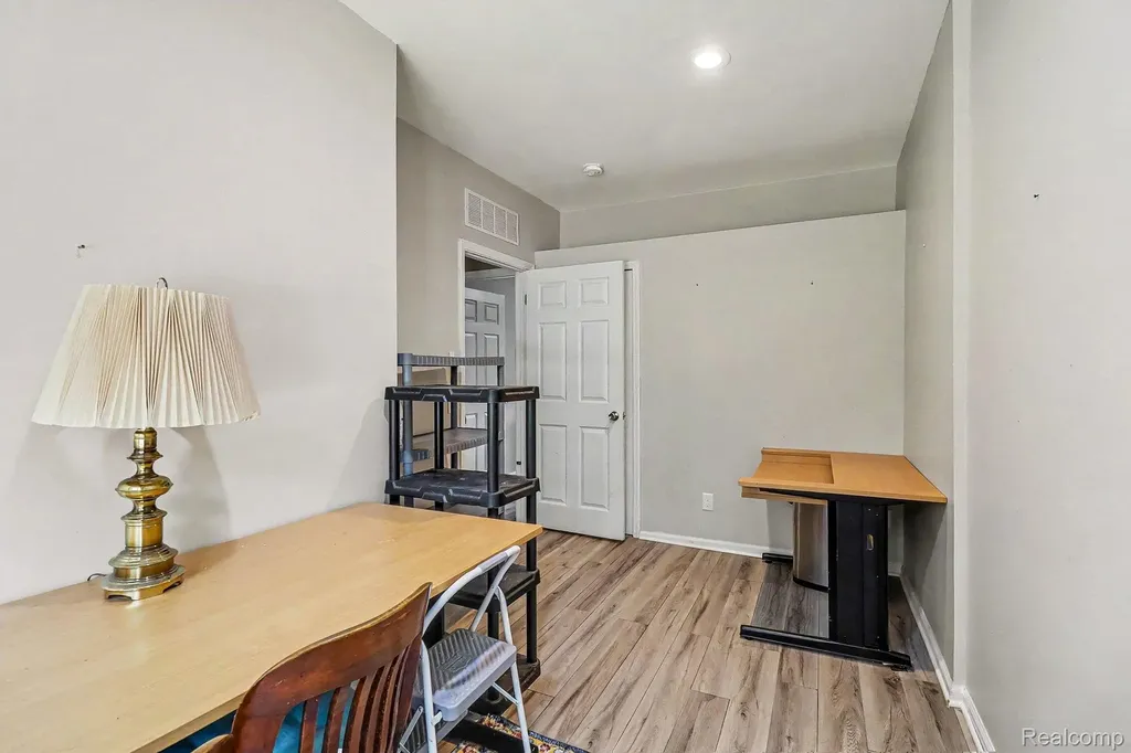 2512 Grandview Boulevard Waterford Charter Township MI 48329