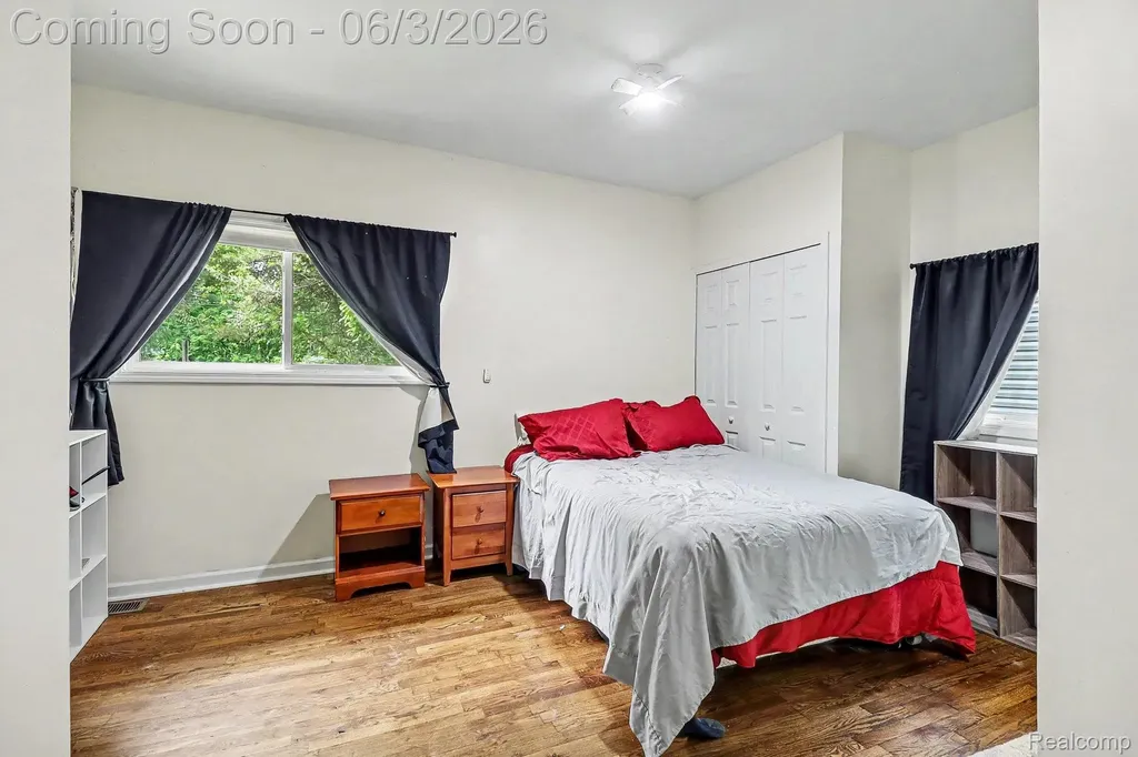 2512 Grandview Boulevard Waterford Charter Township MI 48329
