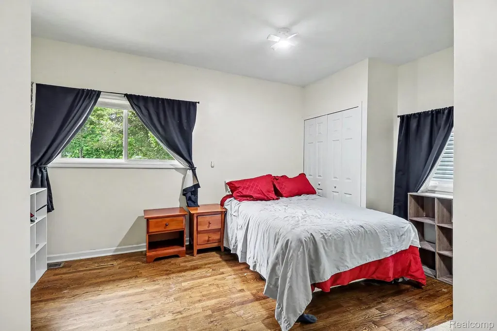 2512 Grandview Boulevard Waterford Charter Township MI 48329