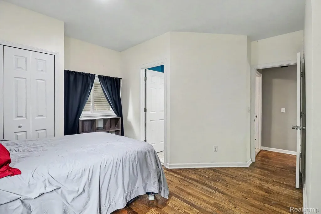 2512 Grandview Boulevard Waterford Charter Township MI 48329