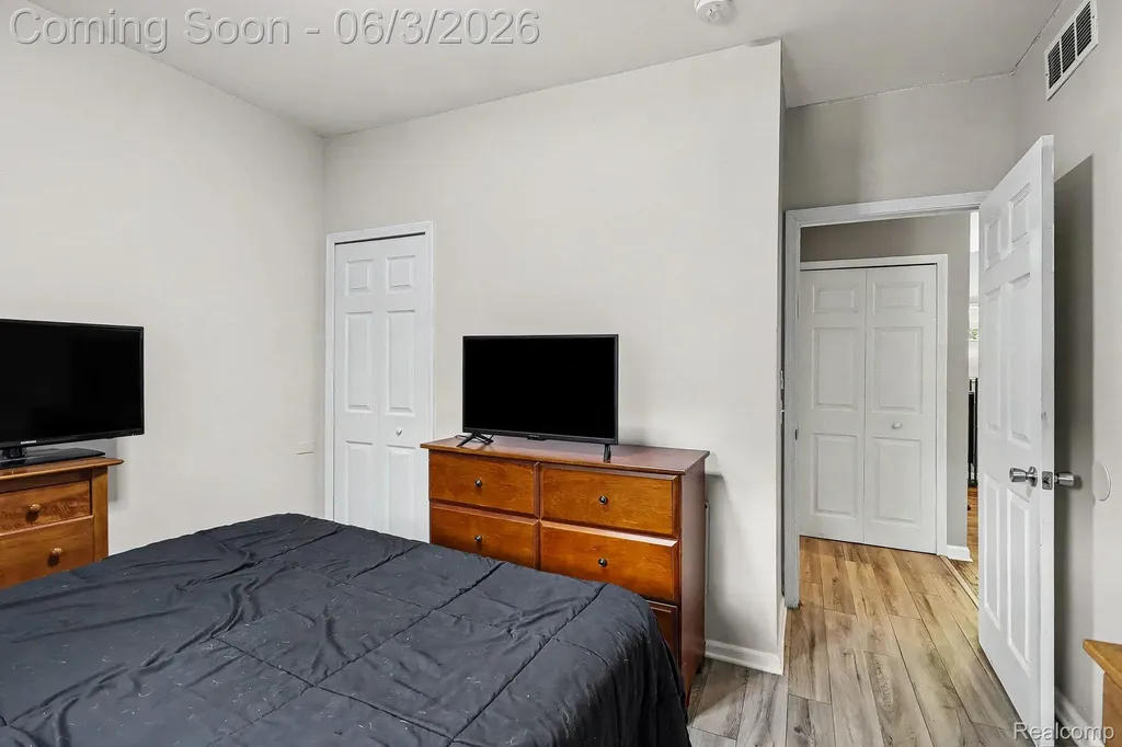 2512 Grandview Boulevard Waterford Charter Township MI 48329