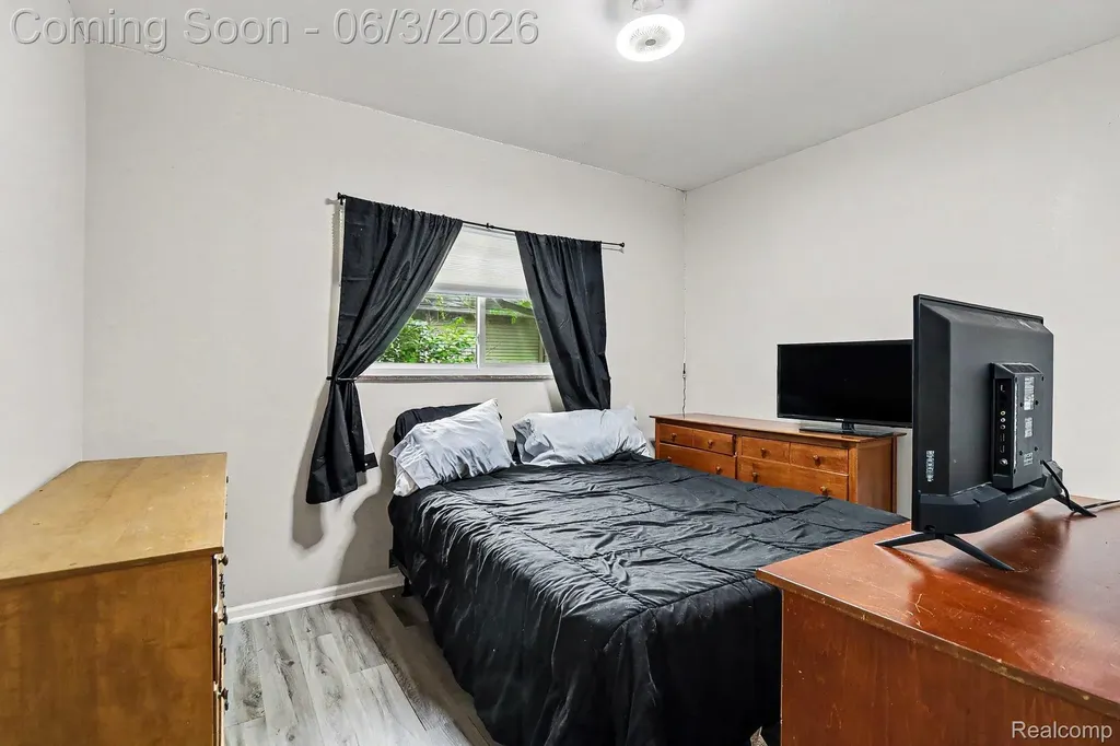 2512 Grandview Boulevard Waterford Charter Township MI 48329