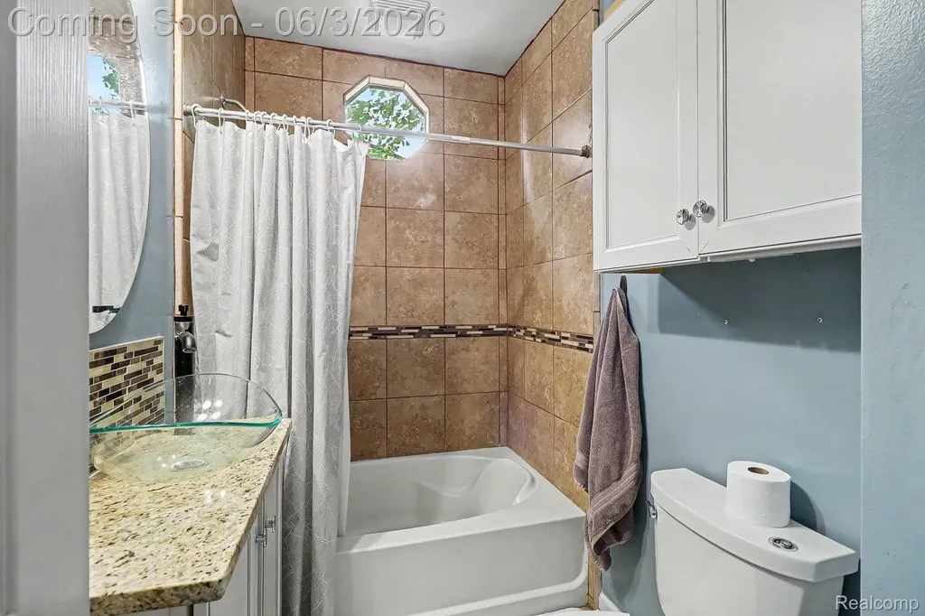 2512 Grandview Boulevard Waterford Charter Township MI 48329