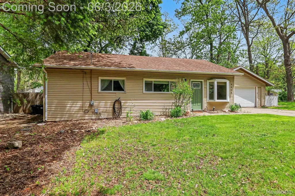 2512 Grandview Boulevard Waterford Charter Township MI 48329