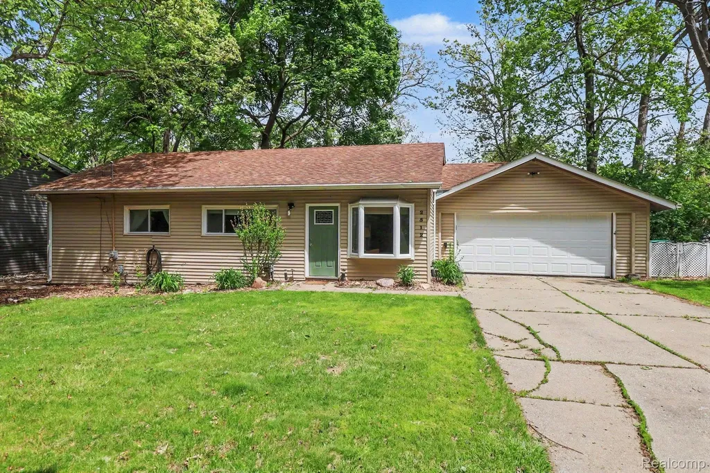 2512 Grandview Boulevard Waterford Charter Township MI 48329