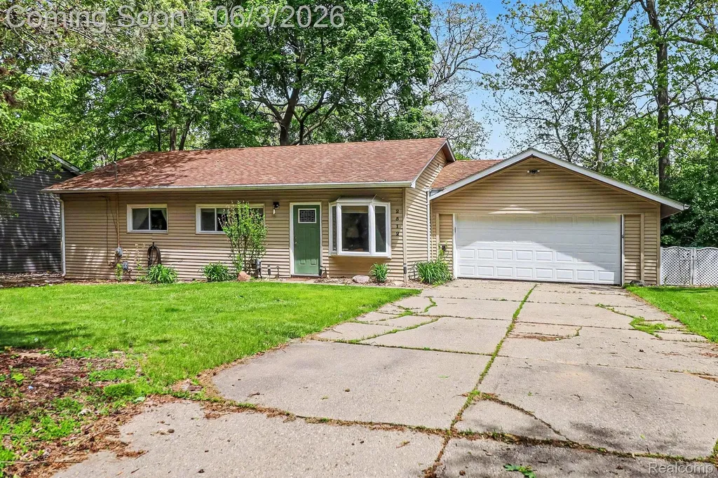 2512 Grandview Boulevard Waterford Charter Township MI 48329