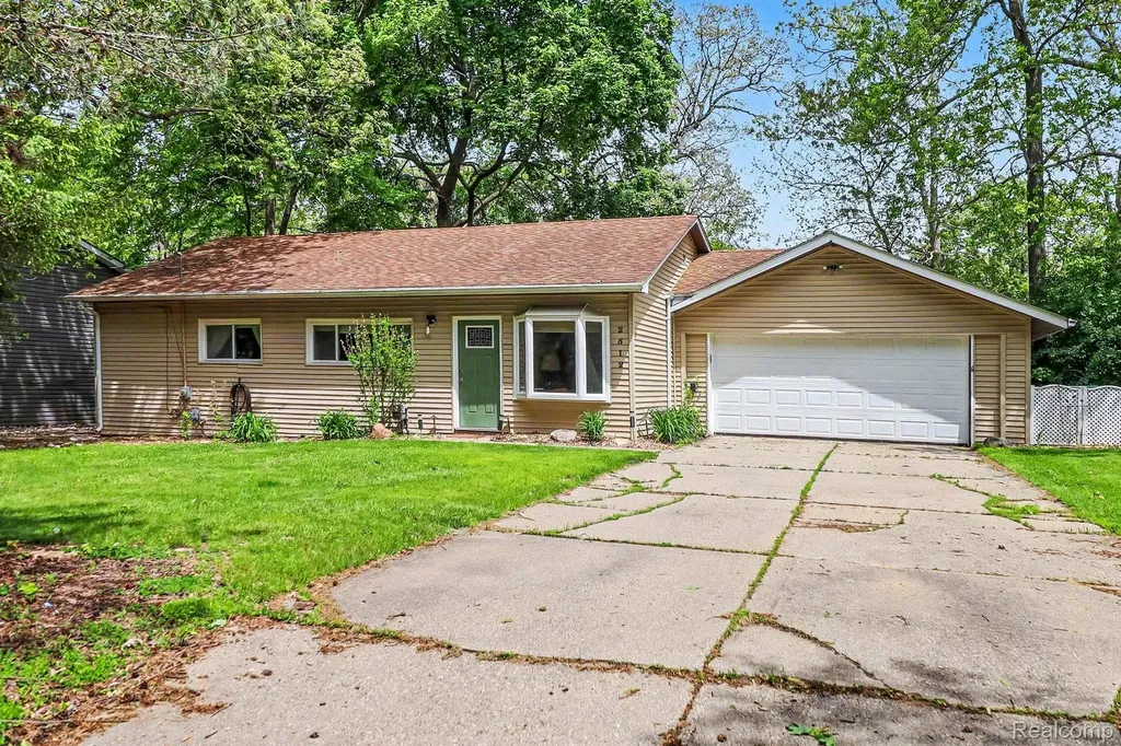 2512 Grandview Boulevard Waterford Charter Township MI 48329