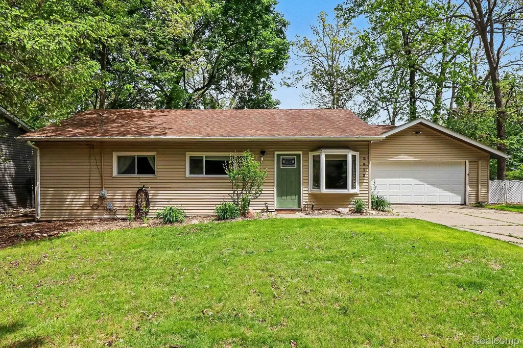 2512 Grandview Boulevard Waterford Charter Township MI 48329