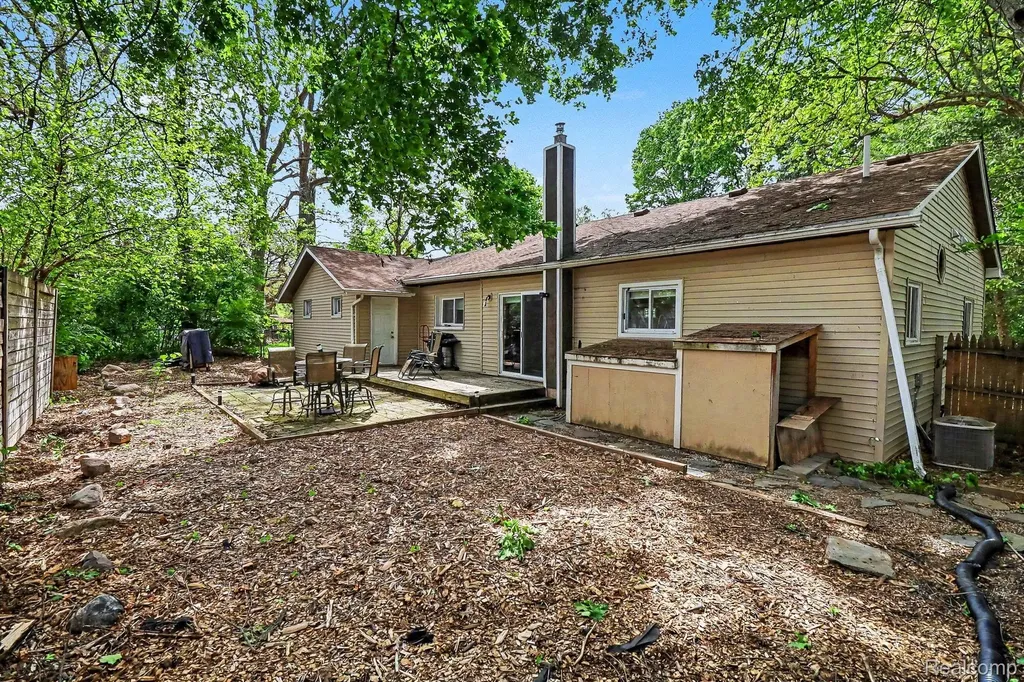 2512 Grandview Boulevard Waterford Charter Township MI 48329