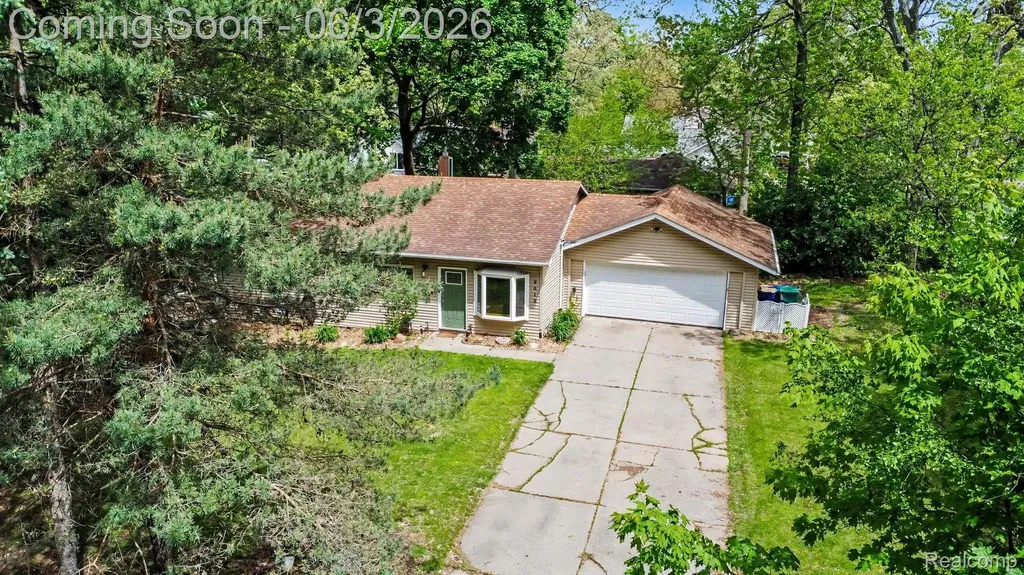 2512 Grandview Boulevard Waterford Charter Township MI 48329