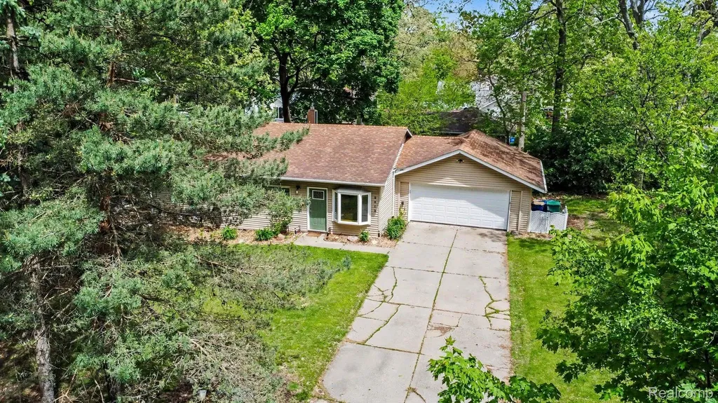 2512 Grandview Boulevard Waterford Charter Township MI 48329