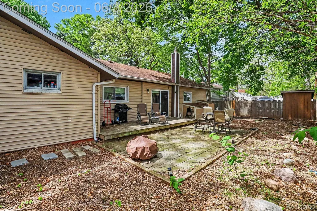 2512 Grandview Boulevard Waterford Charter Township MI 48329