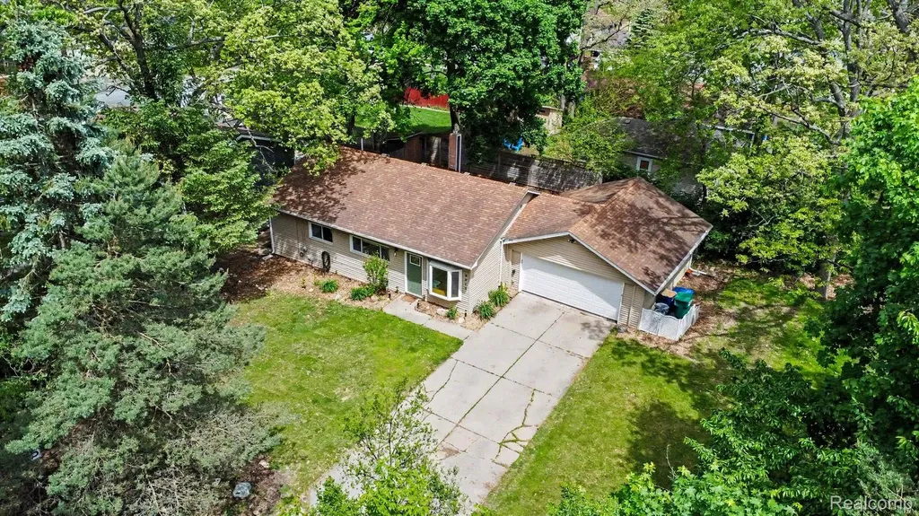 2512 Grandview Boulevard Waterford Charter Township MI 48329