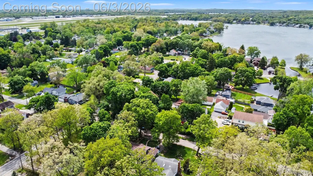 2512 Grandview Boulevard Waterford Charter Township MI 48329