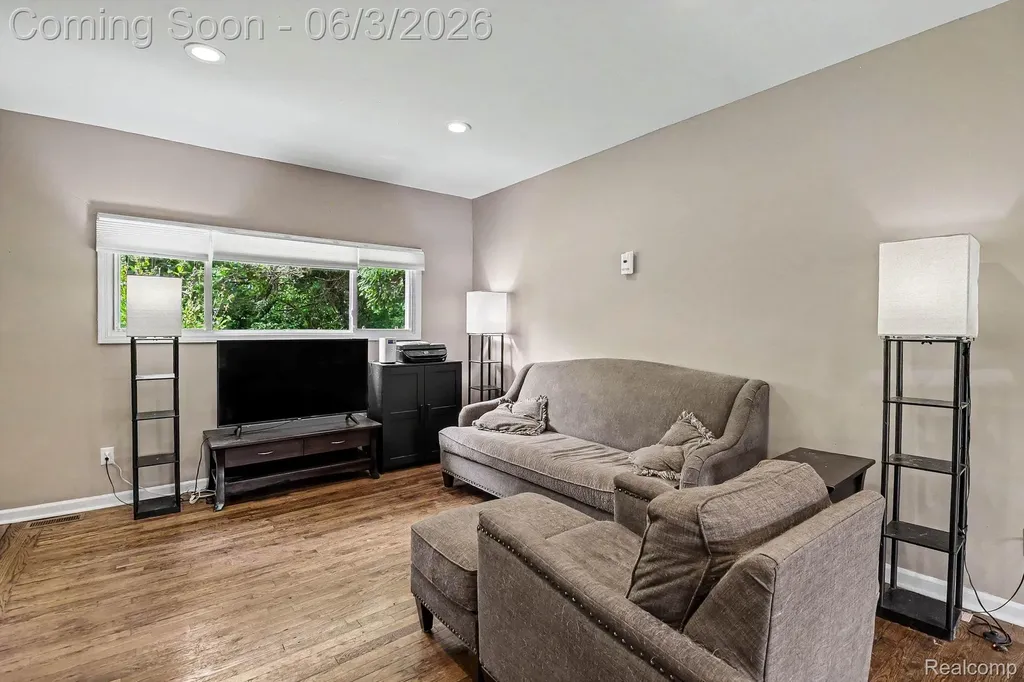 2512 Grandview Boulevard Waterford Charter Township MI 48329