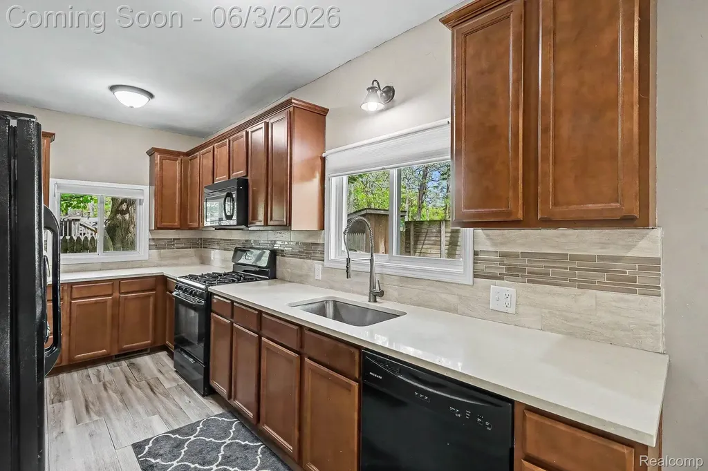2512 Grandview Boulevard Waterford Charter Township MI 48329