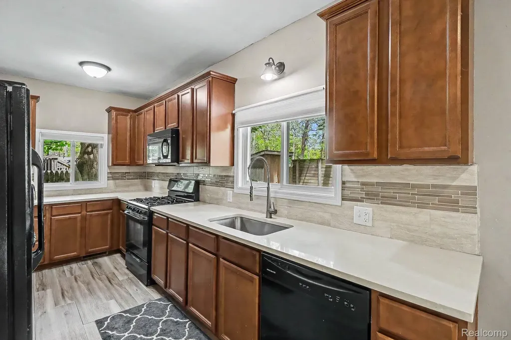 2512 Grandview Boulevard Waterford Charter Township MI 48329