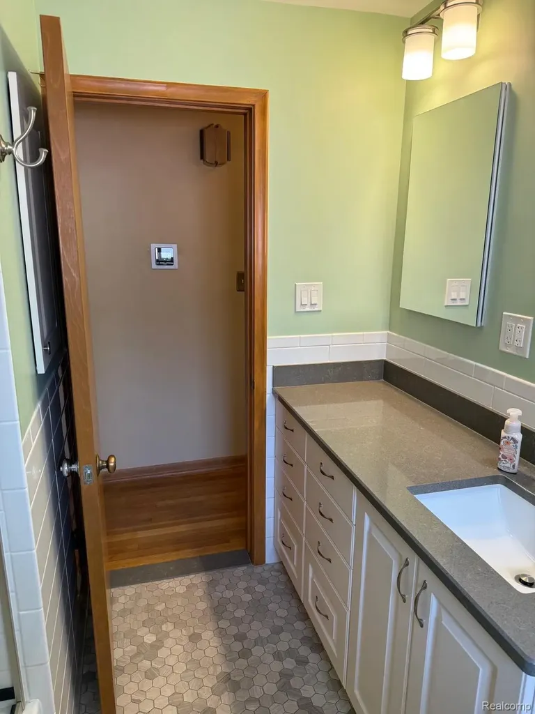 20018 Mauer Street St. Clair Shores City MI 48080