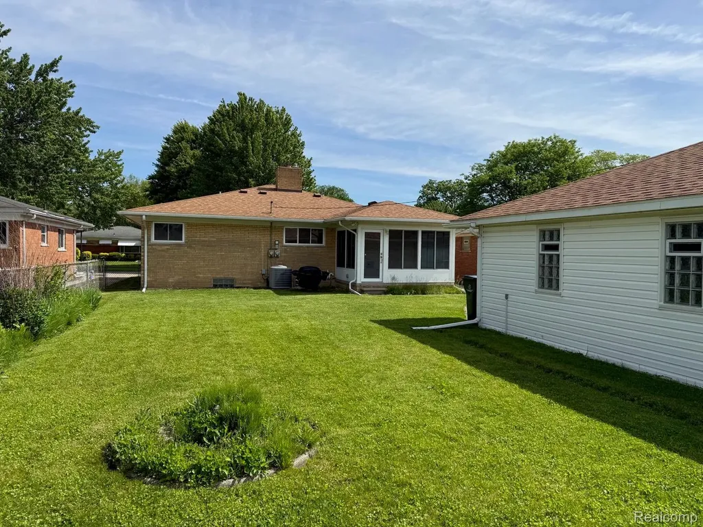 20018 Mauer Street St. Clair Shores City MI 48080