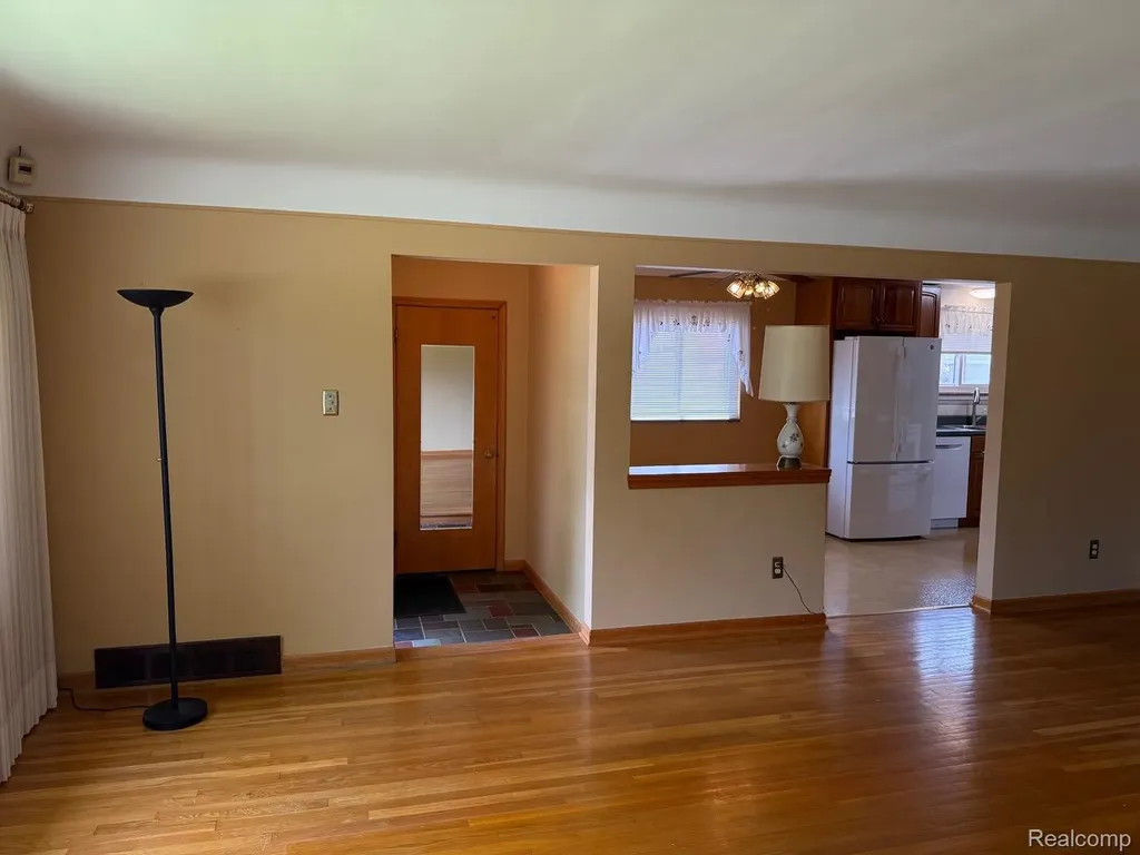 20018 Mauer Street St. Clair Shores City MI 48080