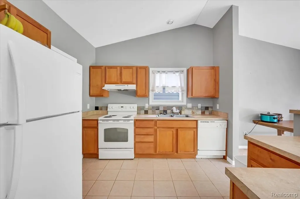 2142 Carriage Hill Circle Lapeer City MI 48446