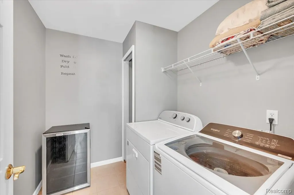 2142 Carriage Hill Circle Lapeer City MI 48446