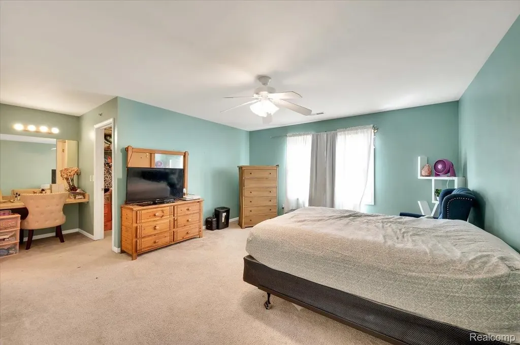 2142 Carriage Hill Circle Lapeer City MI 48446