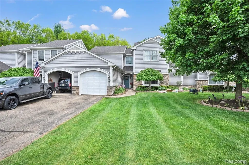 2142 Carriage Hill Circle Lapeer City MI 48446