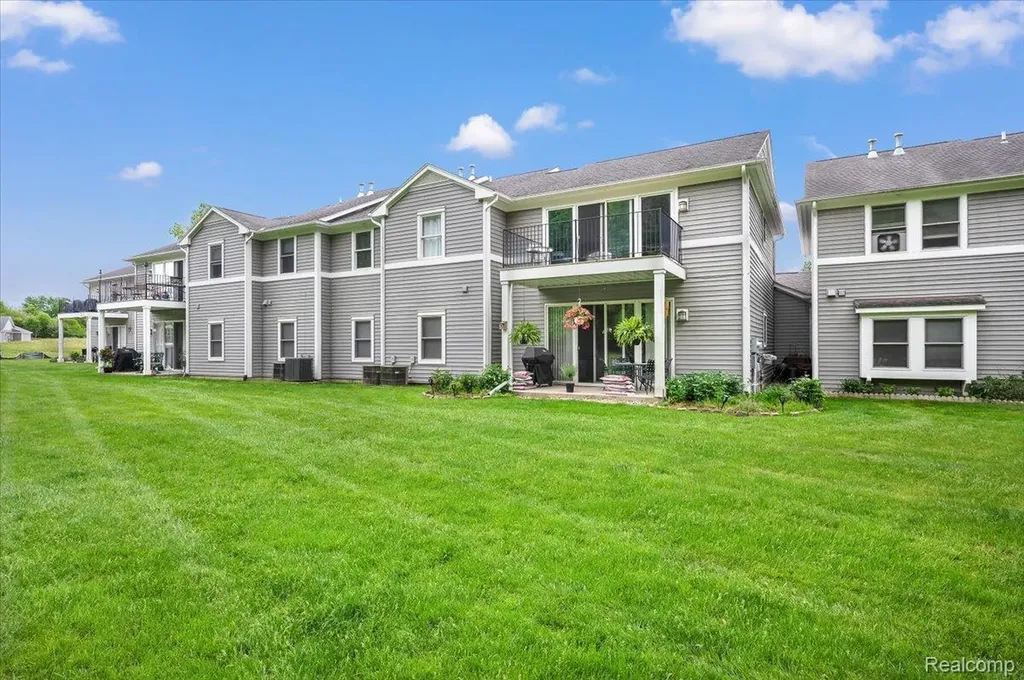 2142 Carriage Hill Circle Lapeer City MI 48446