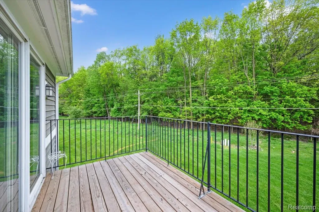 2142 Carriage Hill Circle Lapeer City MI 48446