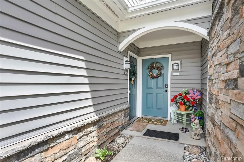 2142 Carriage Hill Circle Lapeer City MI 48446