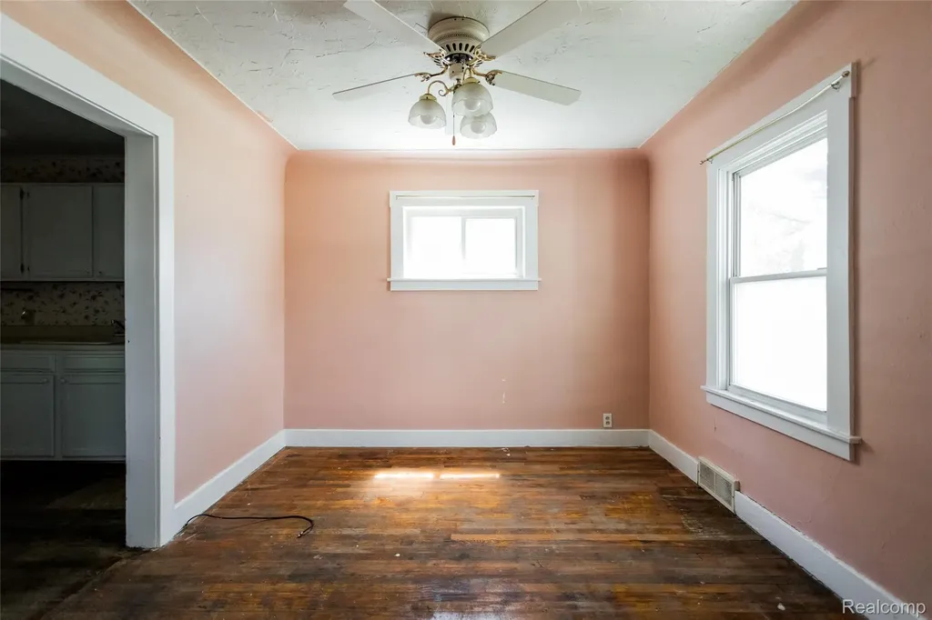 23122 Reynolds Avenue Hazel Park City MI 48030