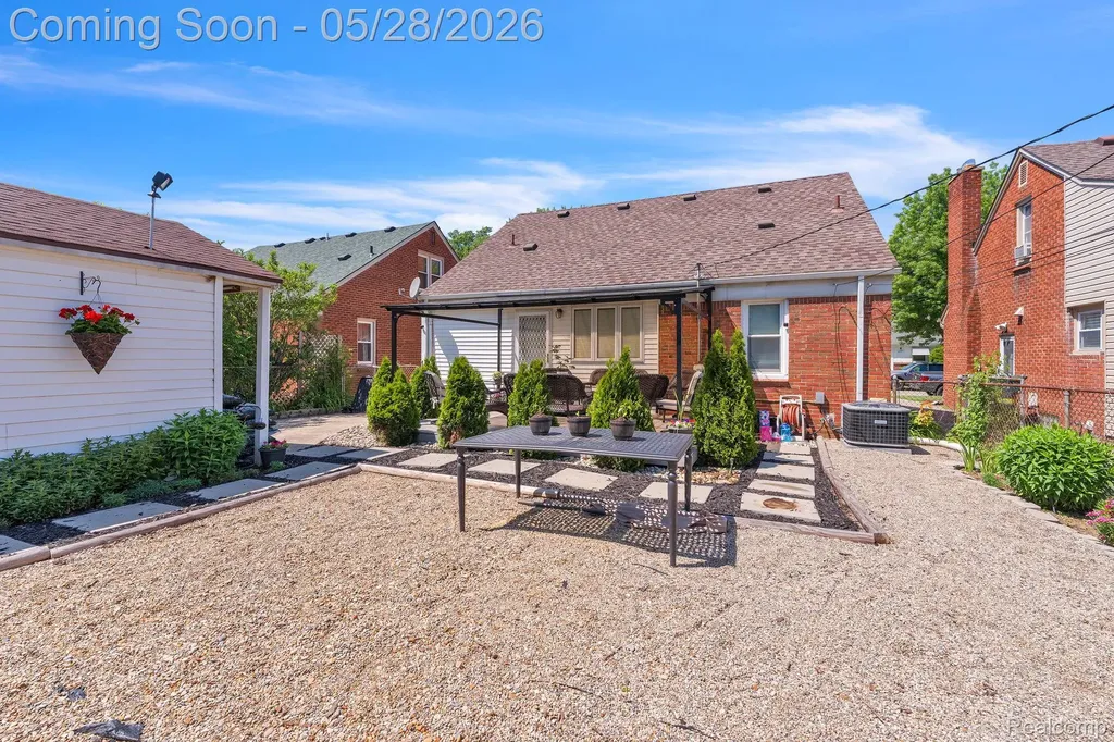 23241 Oak Street Dearborn City MI 48128