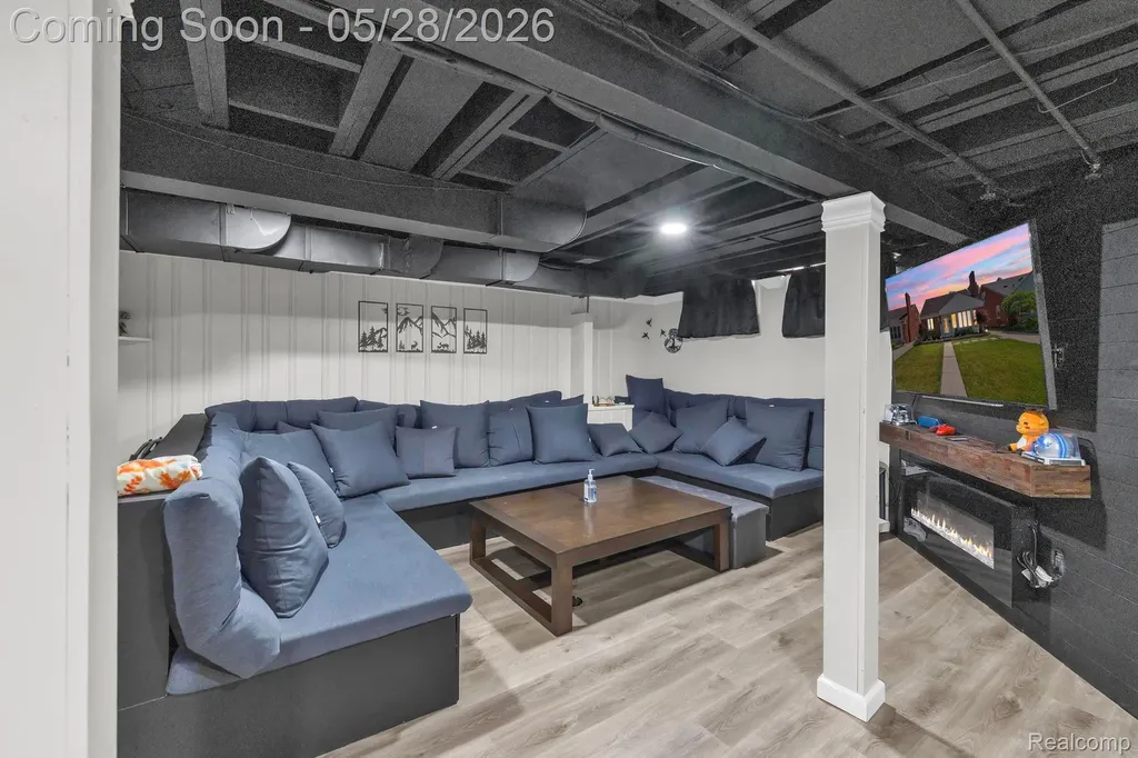 23241 Oak Street Dearborn City MI 48128