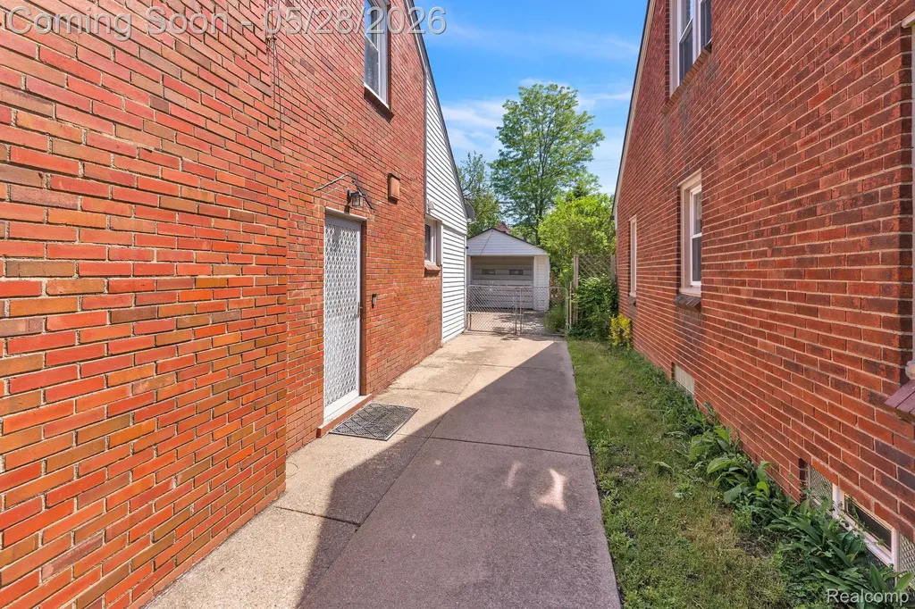 23241 Oak Street Dearborn City MI 48128