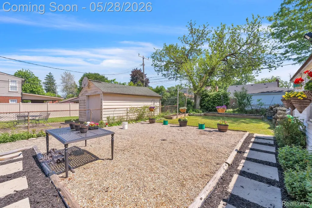 23241 Oak Street Dearborn City MI 48128