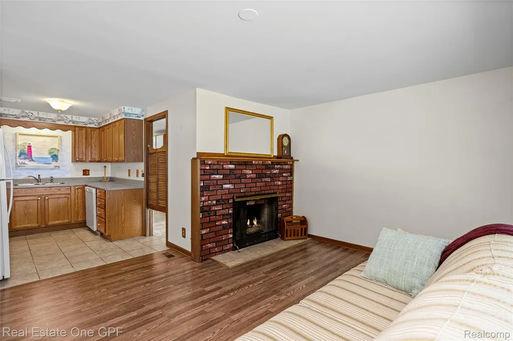 5871 Manor Drive Fort Gratiot Charter Township MI 48059