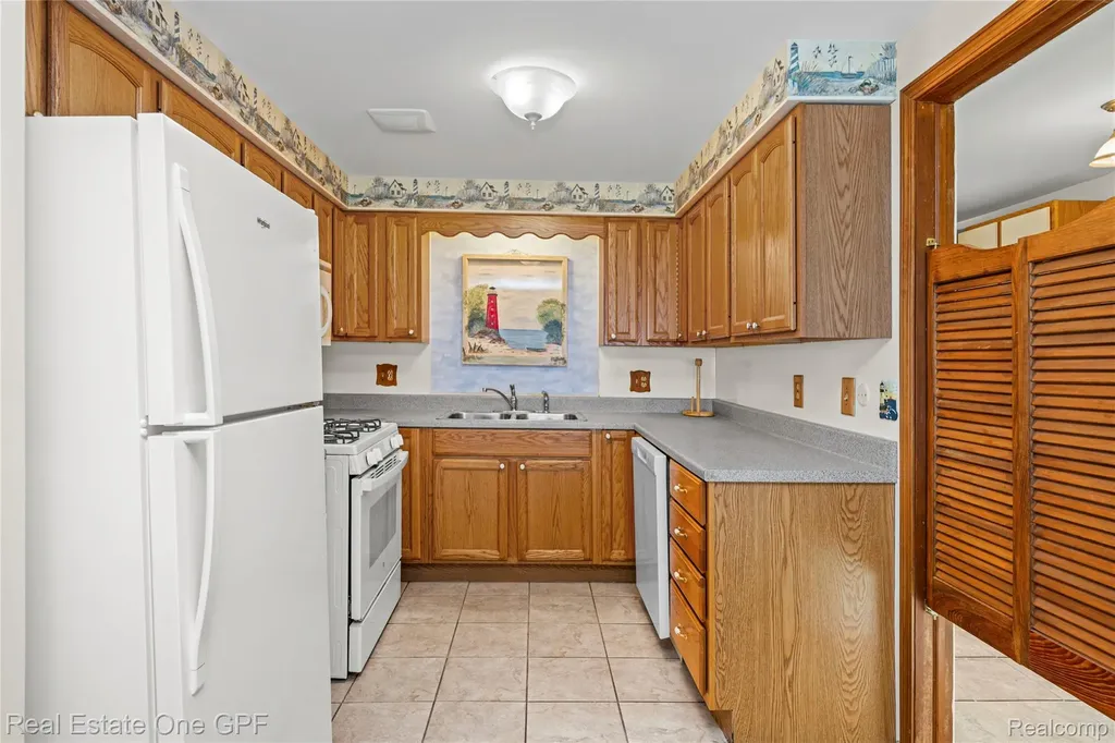 5871 Manor Drive Fort Gratiot Charter Township MI 48059