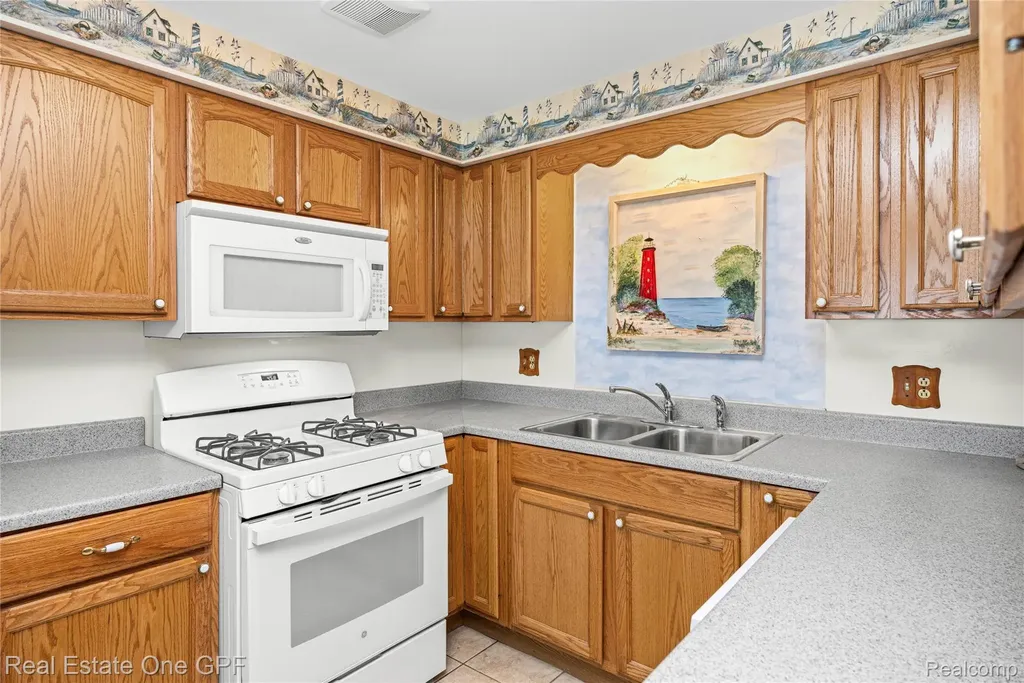 5871 Manor Drive Fort Gratiot Charter Township MI 48059