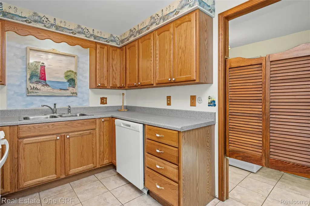5871 Manor Drive Fort Gratiot Charter Township MI 48059