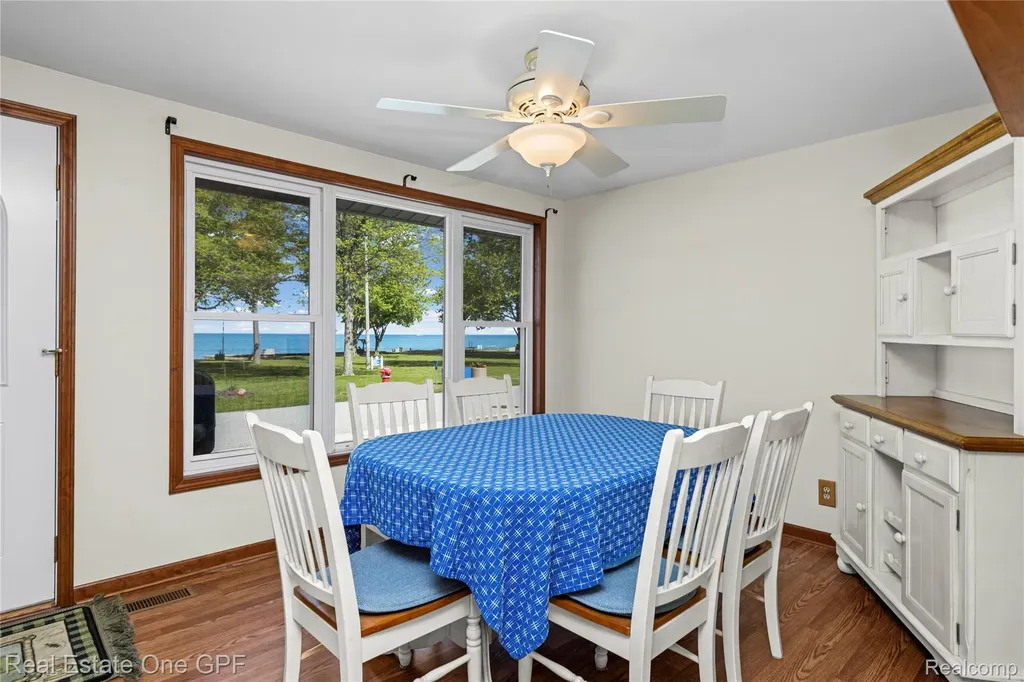 5871 Manor Drive Fort Gratiot Charter Township MI 48059