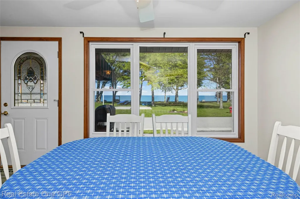 5871 Manor Drive Fort Gratiot Charter Township MI 48059