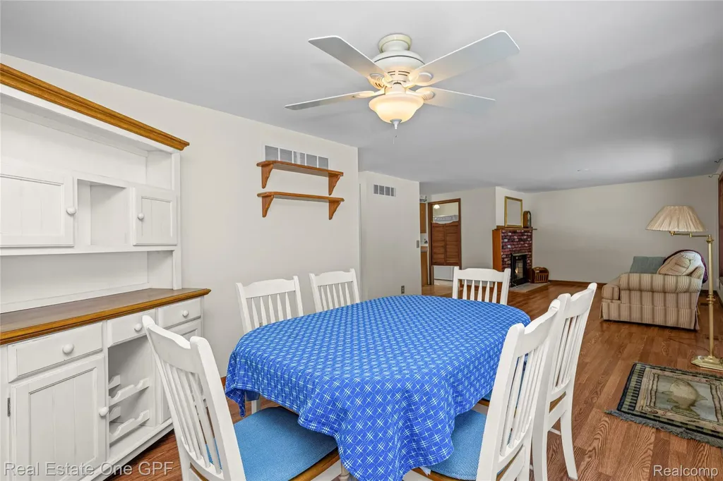 5871 Manor Drive Fort Gratiot Charter Township MI 48059