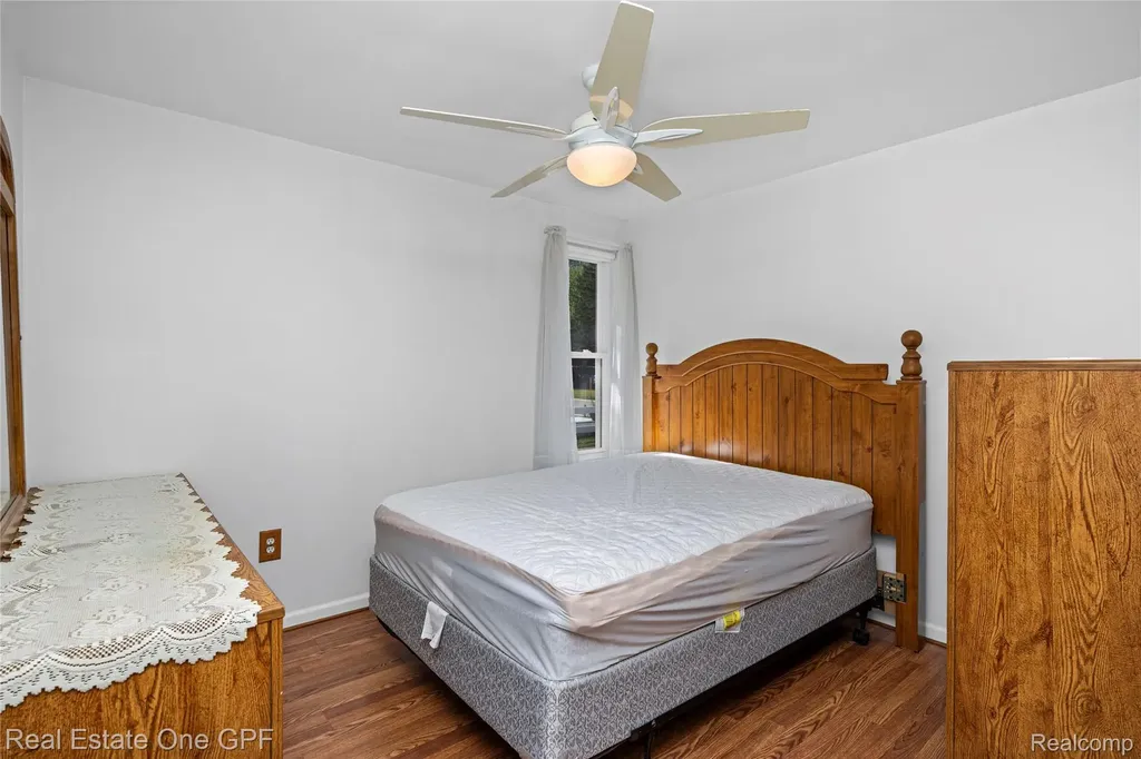 5871 Manor Drive Fort Gratiot Charter Township MI 48059
