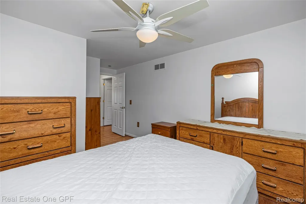 5871 Manor Drive Fort Gratiot Charter Township MI 48059