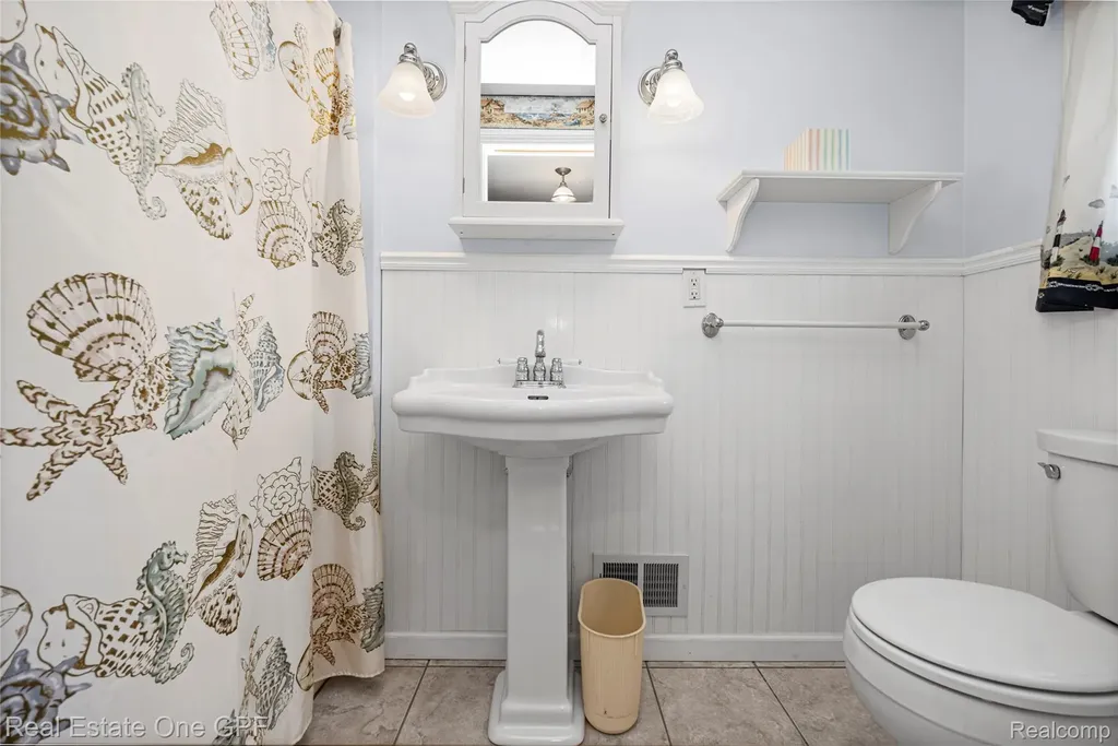 5871 Manor Drive Fort Gratiot Charter Township MI 48059
