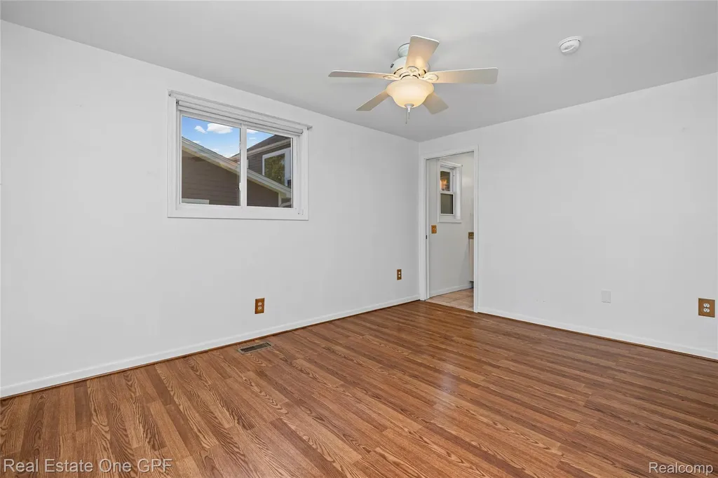 5871 Manor Drive Fort Gratiot Charter Township MI 48059